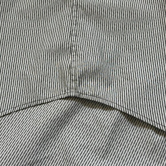 Calvin Klein 100% Cotton button down strips shirt men's size M in gray & white - Picture 3 of 13